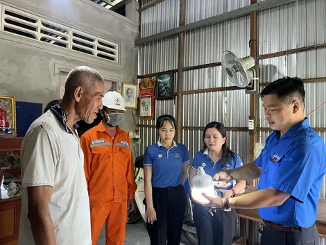 Chung tay vận động cộng đồng tiết kiệm điện