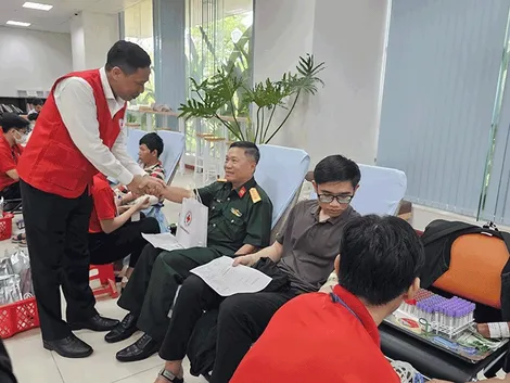 600 người tham gia hiến máu nhân Ngày toàn dân hiến máu tình nguyện 7-4