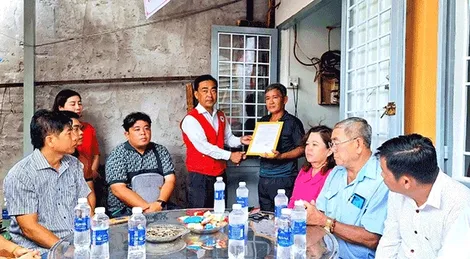Bàn giao nhà Chữ thập đỏ