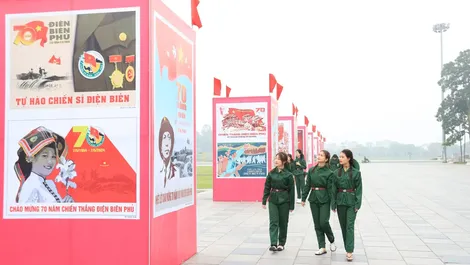 Triển lãm tranh cổ động toàn quốc tuyên truyền kỷ niệm 70 năm Chiến thắng Ðiện Biên Phủ