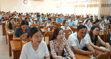 Bồi dưỡng lý luận chính trị cho đảng viên mới