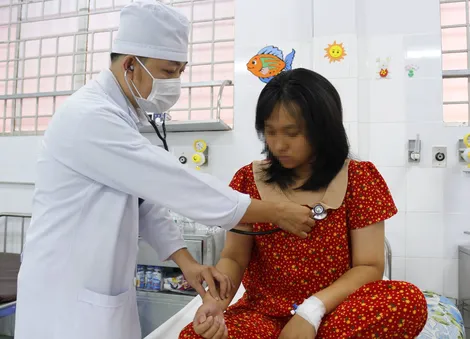 Điều trị thành công bệnh nhi béo phì bị sốc sốt xuất huyết