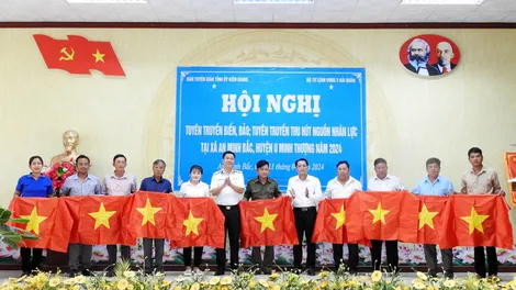 Kiên Giang: Tuyên truyền về biển, đảo cho cán bộ, hội viên, ngư dân và học sinh