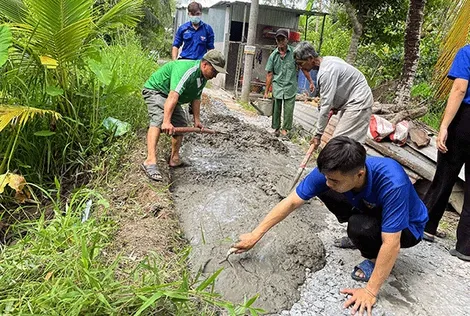 Tham gia đảm bảo an toàn giao thông