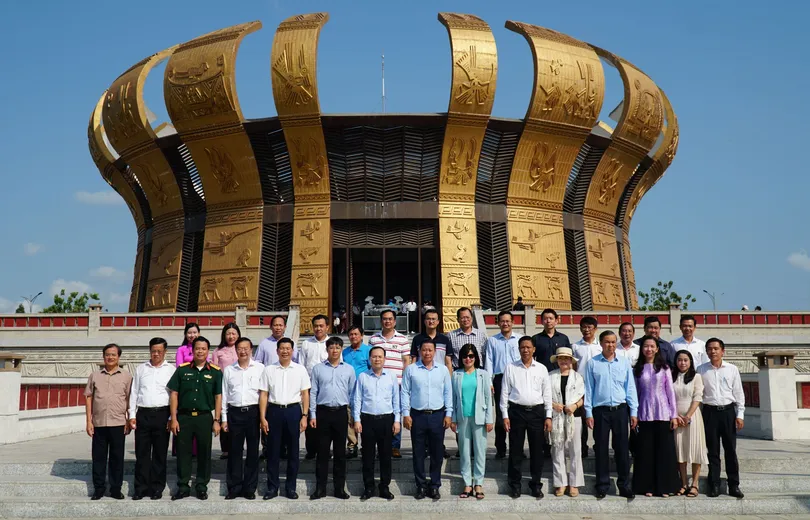 Lãnh đạo TP Cần Thơ và tỉnh Tây Ninh dâng hương tại Đền thờ Vua Hùng TP Cần Thơ