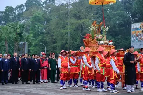 Thủ tướng Phạm Minh Chính dự Quốc Giỗ, dâng hương các Vua Hùng