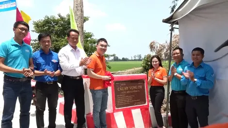 Khánh thành cầu Hy Vọng 350