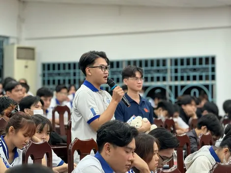 Hơn 200 sinh viên tìm hiểu kiến thức về sức khỏe sinh sản và an toàn tình dục