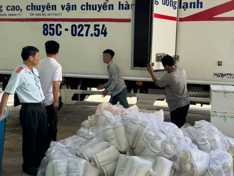Bạc Liêu: Bắt quả tang xe tải chở hơn 650.000 con tôm giống chưa qua kiểm dịch