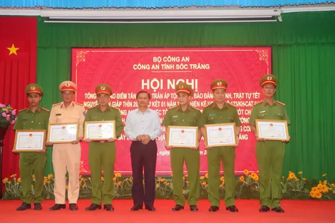 Sóc Trăng: Khen thưởng tập thể, cá nhân có thành tích xuất sắc trong tham gia giải cứu con tin