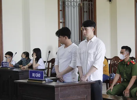 Lừa nhiều sinh viên đứng tên mua hàng trả góp, 2 bị cáo lãnh án