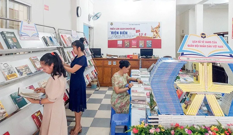 Thư viện TP Cần Thơ triển lãm sách chuyên đề “Ðiện Biên - Vang mãi bản hùng ca”