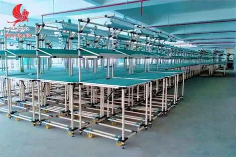 Thiết kế độc đáo từ bàn thao tác công nghiệp tại Sukavina