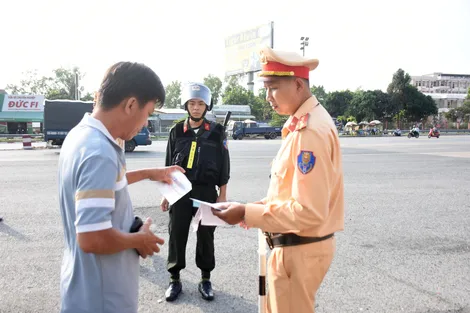 Đẩy mạnh tuyên truyền, từng bước xây dựng văn hóa giao thông