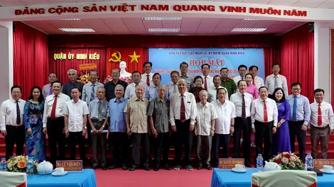 Họp mặt kỷ niệm 49 năm Ngày Giải phóng miền Nam, thống nhất đất nước