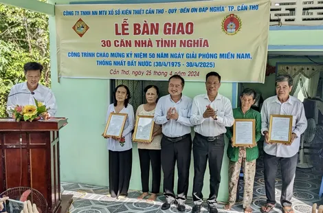 Bàn giao 30 căn nhà tình nghĩa