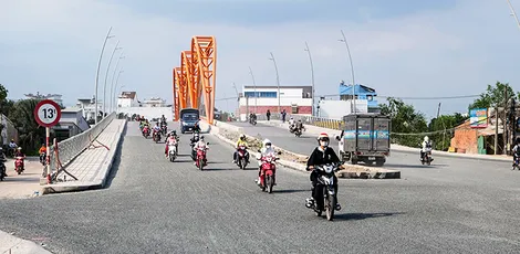 Khẩn trương hoàn thành cầu Tây Đô và Cờ Đỏ