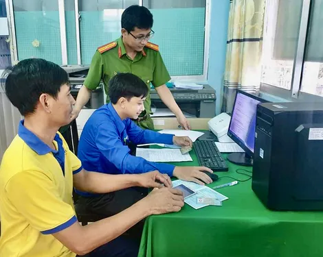 Giúp người dân hòa vào “dòng chảy số”