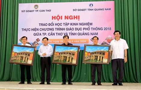 Học tập, trao đổi kinh nghiệm thực hiện Chương trình Giáo dục phổ thông 2018