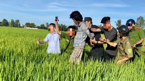 Bắt đối tượng vô cớ chém chết người