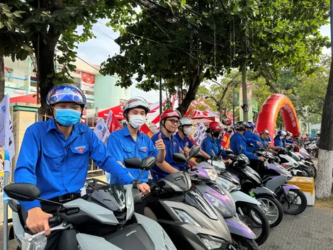 Chung sức xây dựng xã hội an toàn giao thông