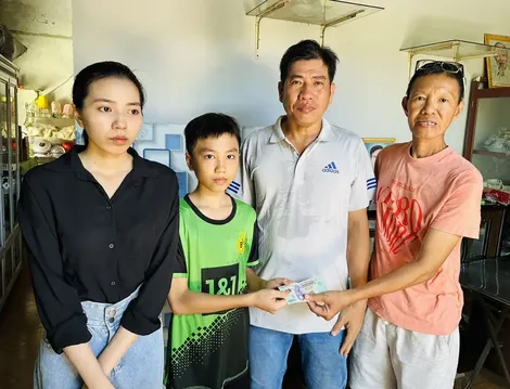 Hội Tennis Riverside Cần Thơ hỗ trợ 2 trẻ mồ côi