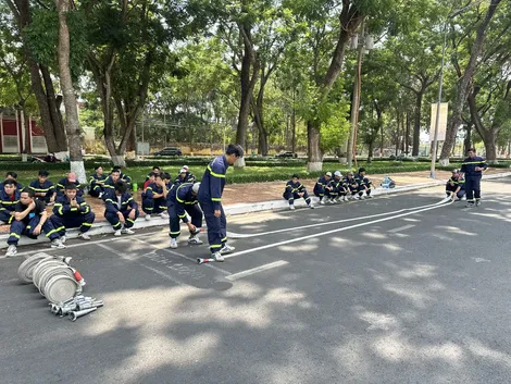 Huấn luyện định kỳ nghiệp vụ chữa cháy và cứu nạn, cứu hộ