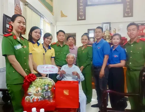 PNJ miền Tây thăm hỏi, tặng quà cựu binh Chiến dịch Điện Biên Phủ