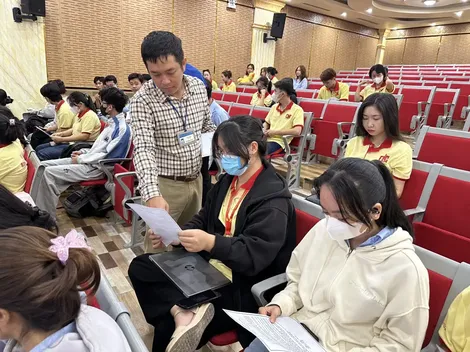 Tuyên truyền an toàn giao thông đến sinh viên Trường Đại học Nam Cần Thơ