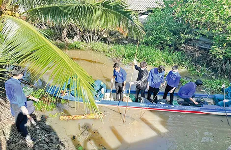 Tuổi trẻ xã Nhơn Ái xung kích xây dựng quê hương
