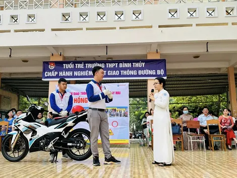 Xung kích thực hiện cuộc vận động “Thanh niên với văn hóa giao thông”
