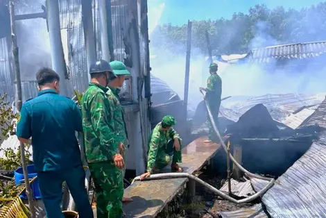 Cà Mau: Cháy 5 nhà dân ở xã Đất Mũi