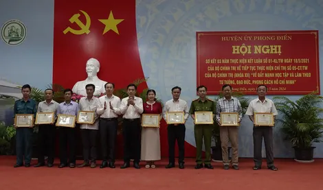 Tuyên dương các điển hình học tập và làm theo tư tưởng, đạo đức, phong cách Hồ Chí Minh