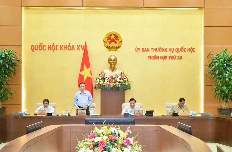 Dự kiến cho ý kiến, xem xét, quyết định 14 nhóm nội dung 
tại phiên họp, cho ý kiến bằng văn bản 5 nhóm nội dung