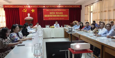 Hội nghị báo cáo viên thông tin tình hình thời sự