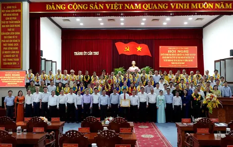 Noi theo gương sáng Bác Hồ