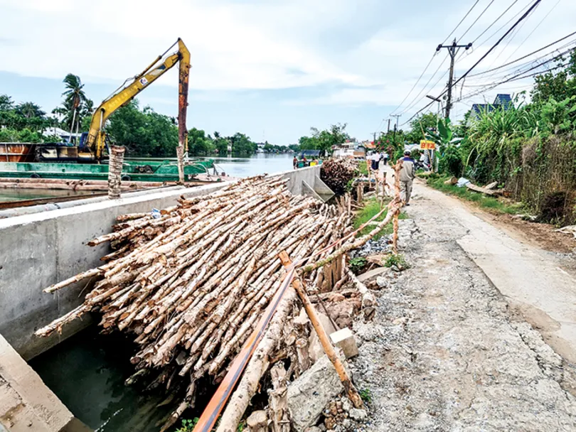 Cần đảm bảo tiến độ, chất lượng công trình kè chống sạt lở khẩn cấp sông Trà Nóc