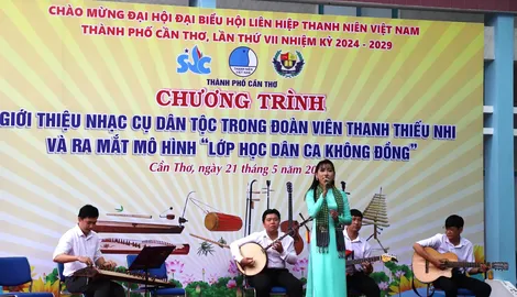 Giới thiệu nhạc cụ dân tộc trong thanh thiếu nhi, ra mắt mô hình “Lớp học dân ca không đồng”