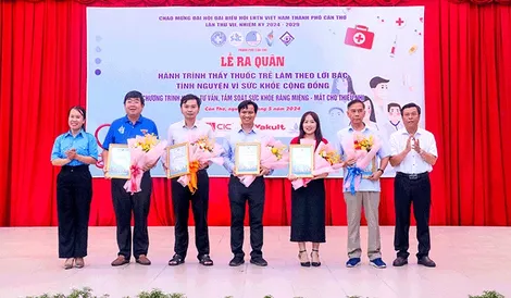 Ra quân hành trình “Thầy thuốc trẻ làm theo lời Bác, tình nguyện vì sức khỏe cộng đồng”