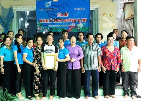 Thành lập Tổ liên kết phụ nữ may gia công