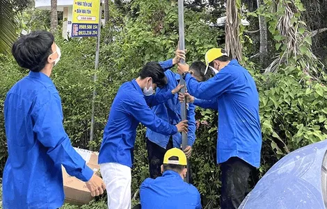 Thanh niên Phong Ðiền tham gia đảm bảo an toàn giao thông