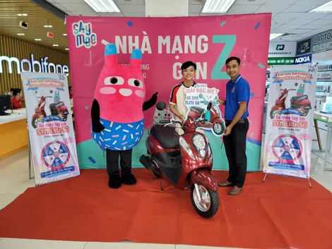 Saymee trao 10 chiếc xe máy tay ga SYM Elite 50 cho khách hàng trúng thưởng trong chương trình “Xài sim Saymee trúng xe mỗi tuần”