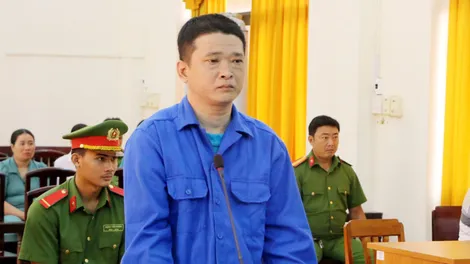 Chém công an và bảo vệ dân phố, lãnh 18 năm tù