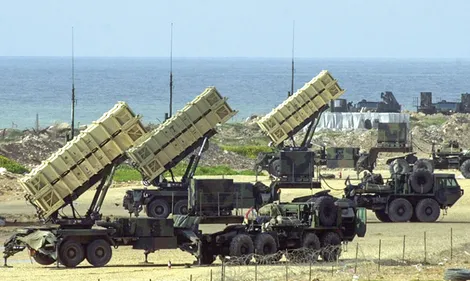 NATO loay hoay vá lỗ hổng phòng thủ ở sườn Đông