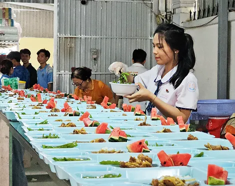 “Bữa cơm nghĩa tình - Tiếp sức mùa thi”