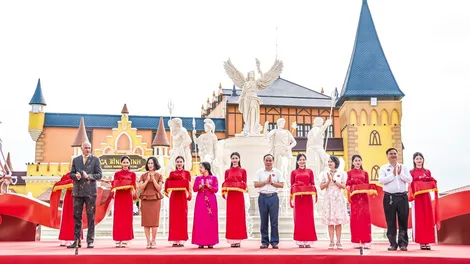 VinWonders khai trương Quần thể du lịch giải trí quy mô lớn nhất Bắc Trung Bộ