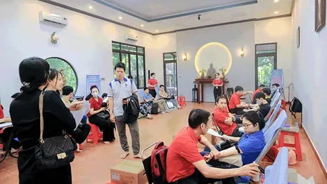 Tình nguyện hiến tặng 182 đơn vị máu
