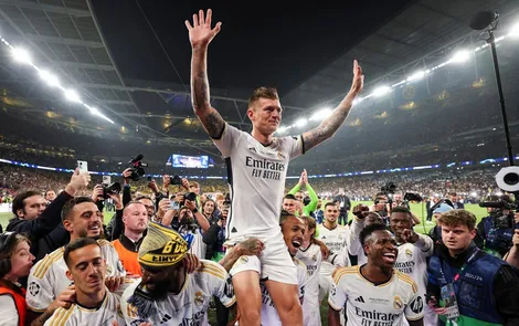Kroos để lại chiếc áo quá rộng cho Bellingham?