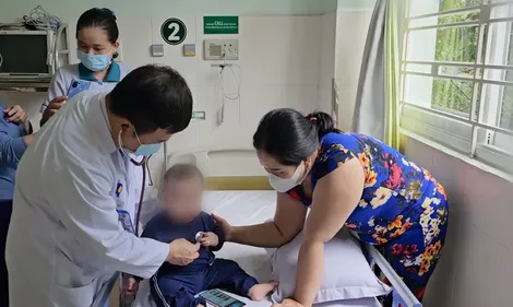 Phẫu thuật vá thông liên thất cho bé trai 9 tháng tuổi