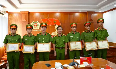 Cà Mau: Khen thưởng tập thể, cá nhân phá vụ trộm thiết bị điện gió
